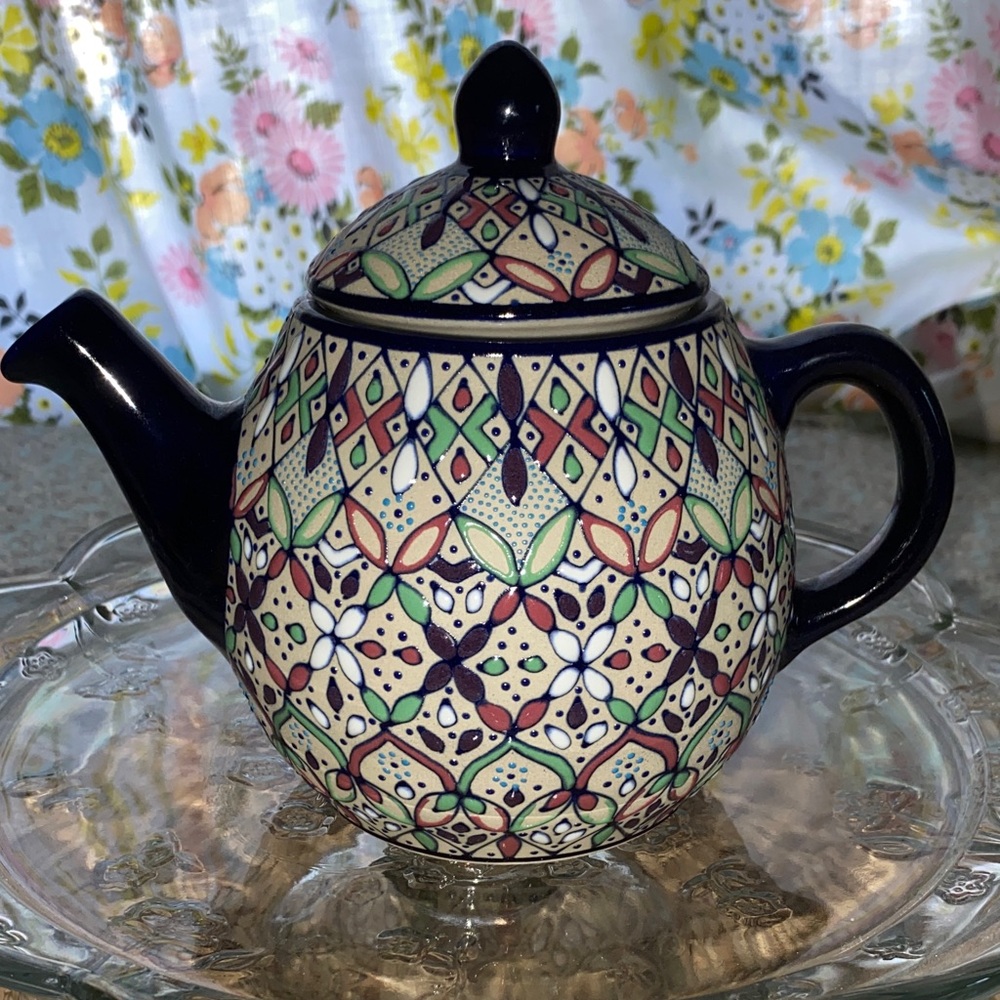 Mexican pottery, handcrafted teapot Javier Servin intricate, textured, geometric